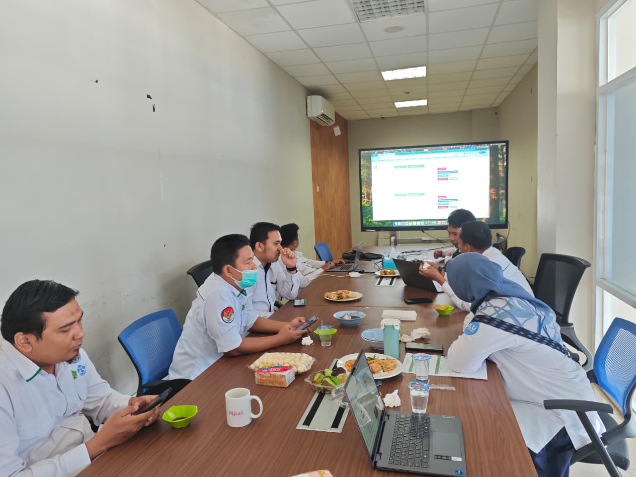 Pusat Teknologi Informasi dan Pangkalan Data Gelar Rapat Internal Bahas IKU dan Evaluasi Pekerjaan